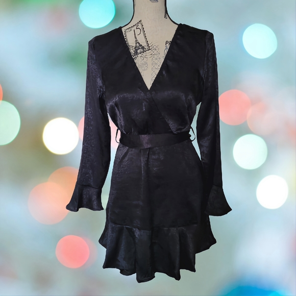 Boohoo Dresses & Skirts - BOOHOO new black dress size 8 petit